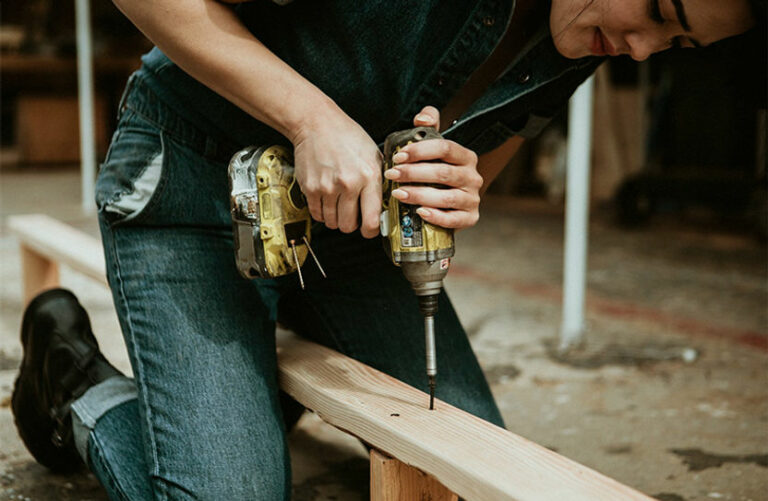 carpenter-renovations-woman-35